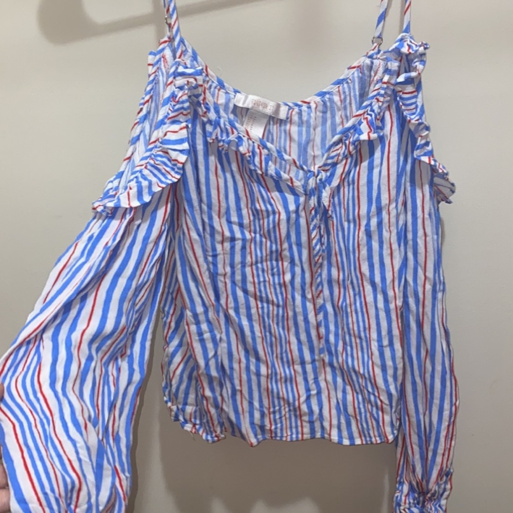 Open shoulder shirt